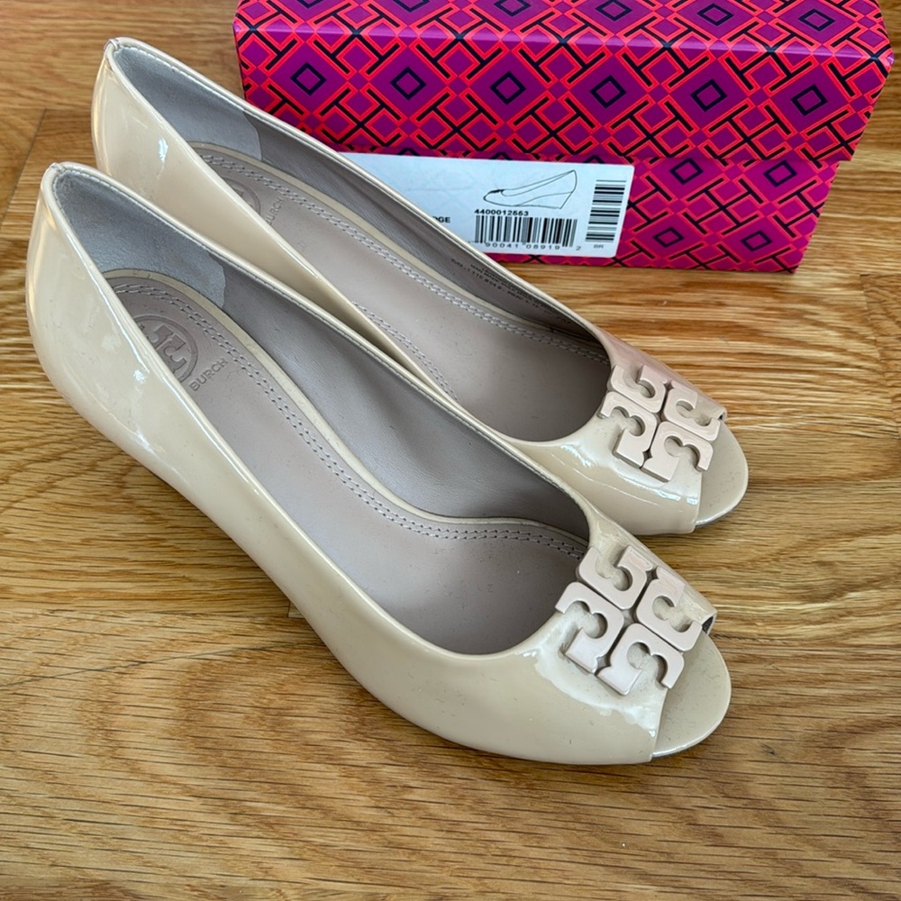 Tory Burch Lowell 2 65MM Peep-Toe Wedge